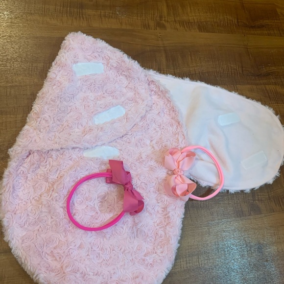 Pink Swaddler & Bow Set - Picture 2 of 3